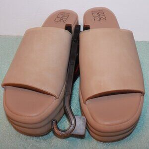 NWT Women's No Boundaries Flatform Comfort Sock Wedge Tan Shoes Size 8